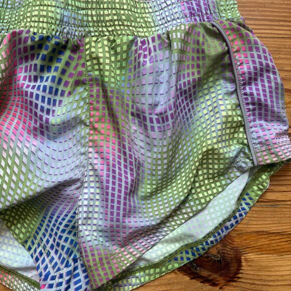 Fabletics green purple geometric lined running active shorts SIZE M - Picture 3 of 4